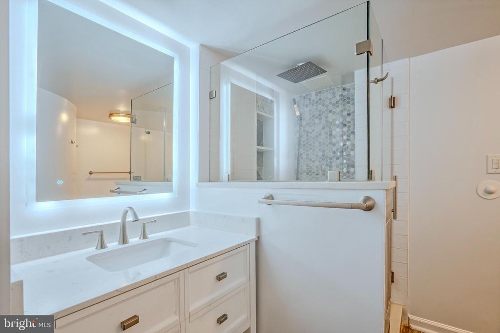 1800 OLD MEADOW ROAD Unit: 218