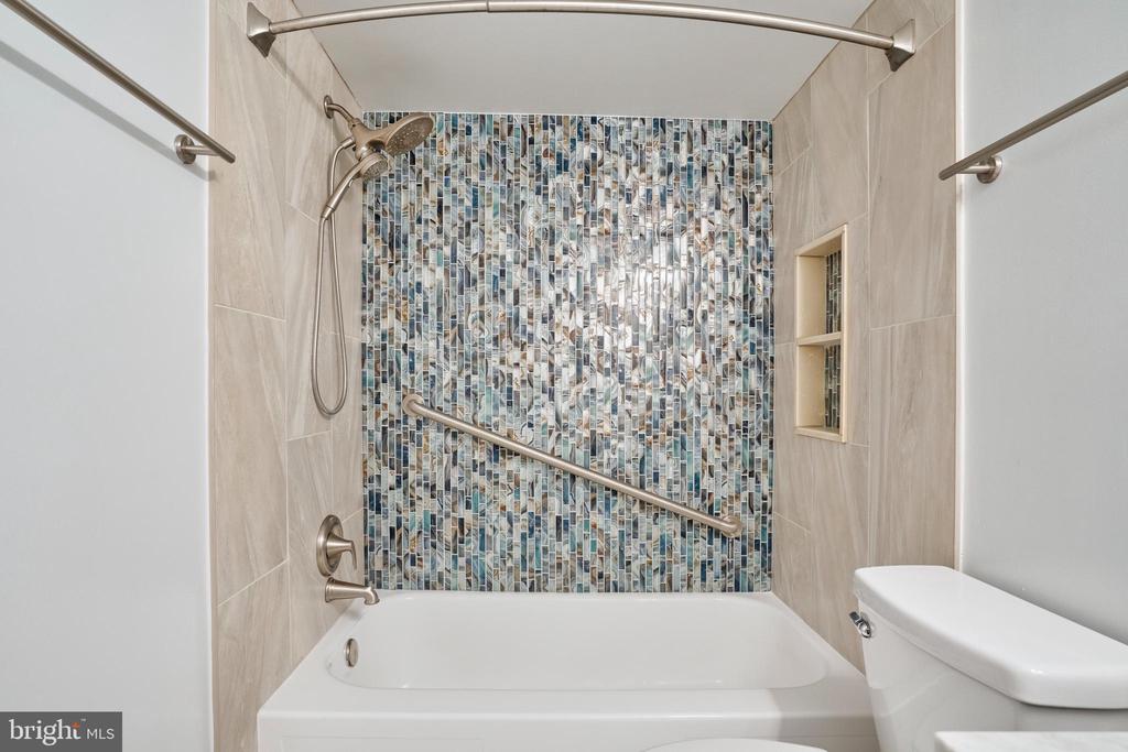 1800 OLD MEADOW ROAD Unit: 218