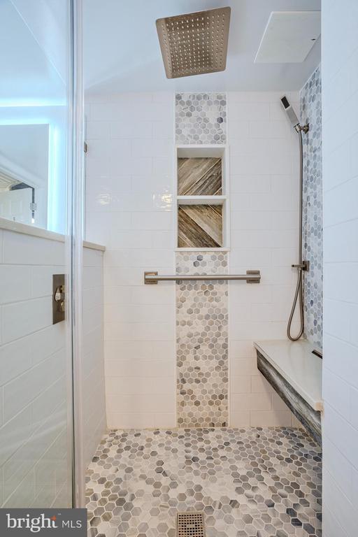 1800 OLD MEADOW ROAD Unit: 218