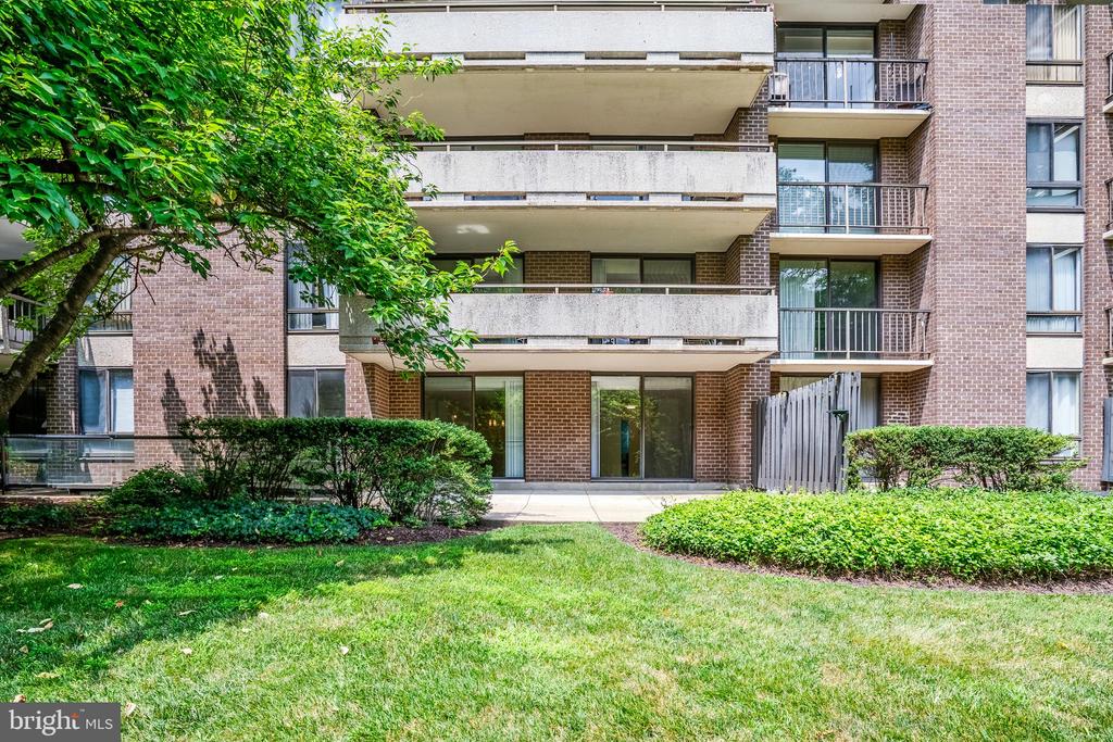 1800 OLD MEADOW ROAD Unit: 218