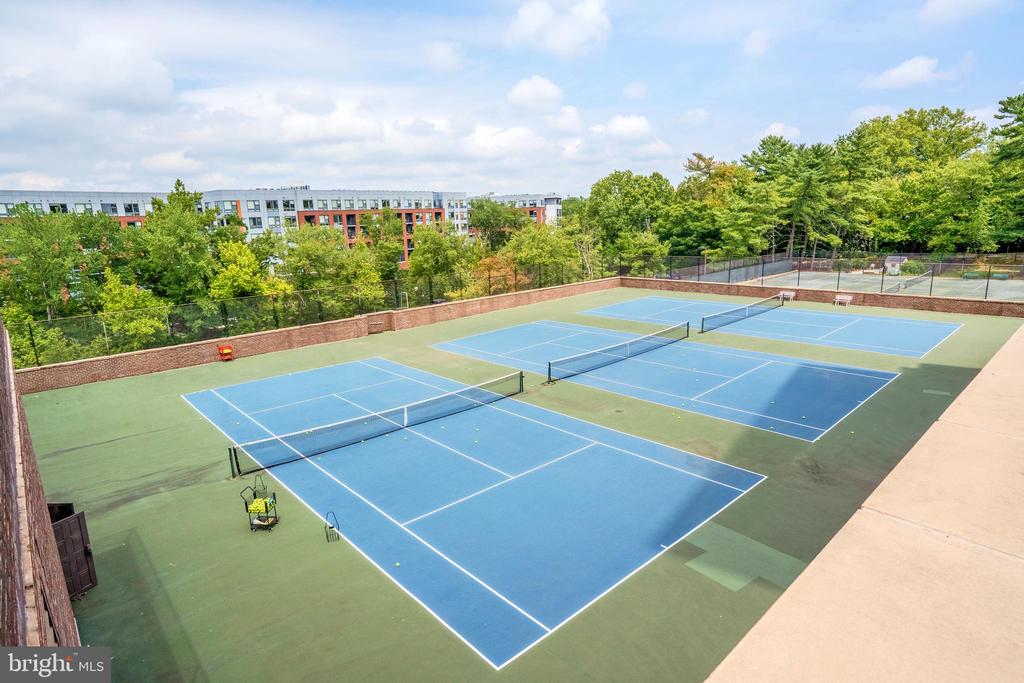 1800 OLD MEADOW ROAD Unit: 218