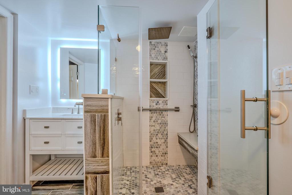 1800 OLD MEADOW ROAD Unit: 218