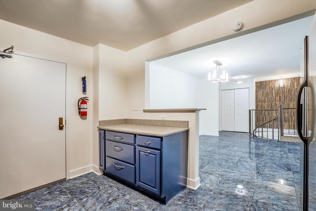 1800 OLD MEADOW ROAD Unit: 218