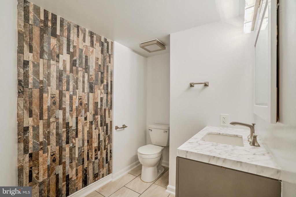 1800 OLD MEADOW ROAD Unit: 218
