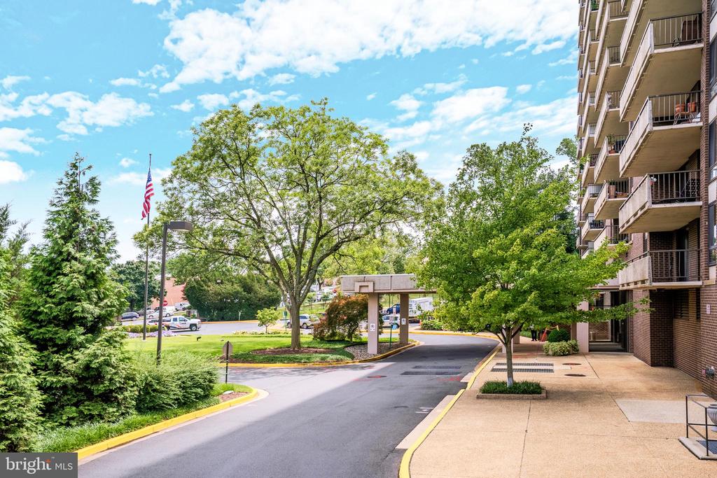 1800 OLD MEADOW ROAD Unit: 218
