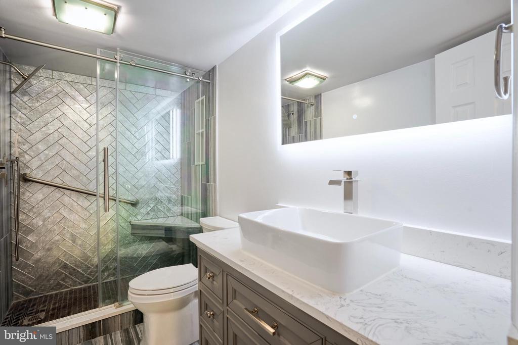 1800 OLD MEADOW ROAD Unit: 218