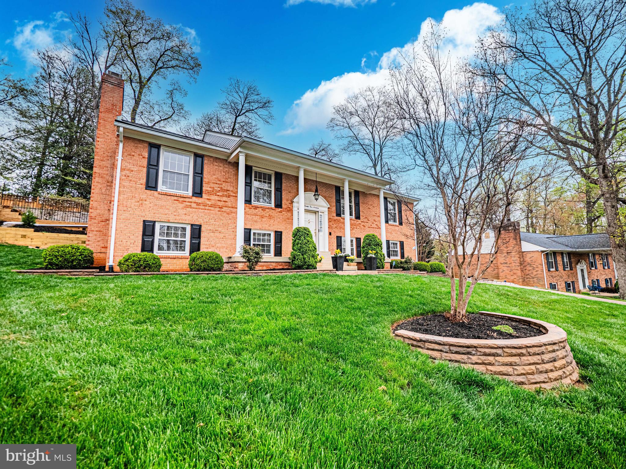 2419 CARON LANE