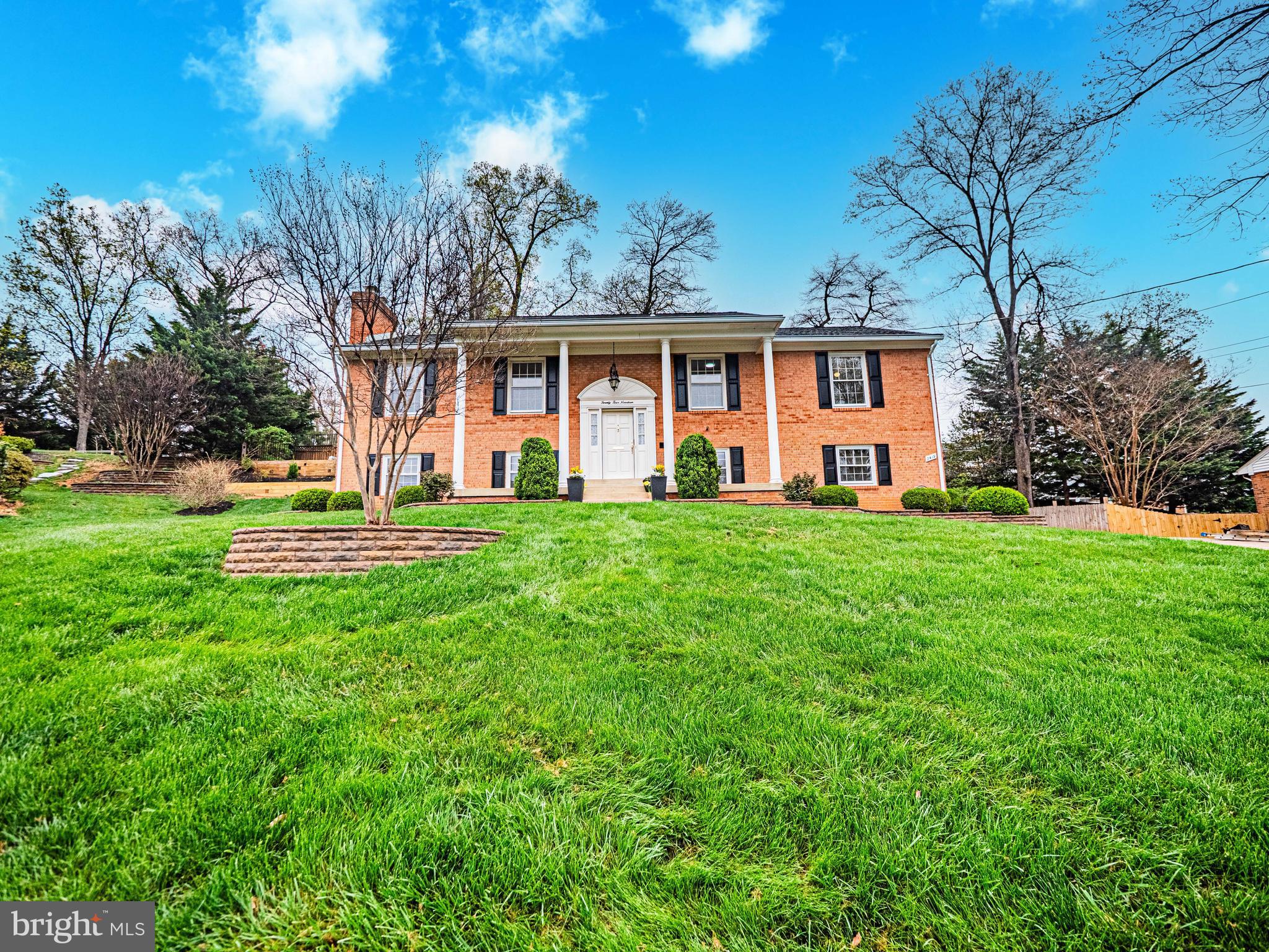 2419 CARON LANE