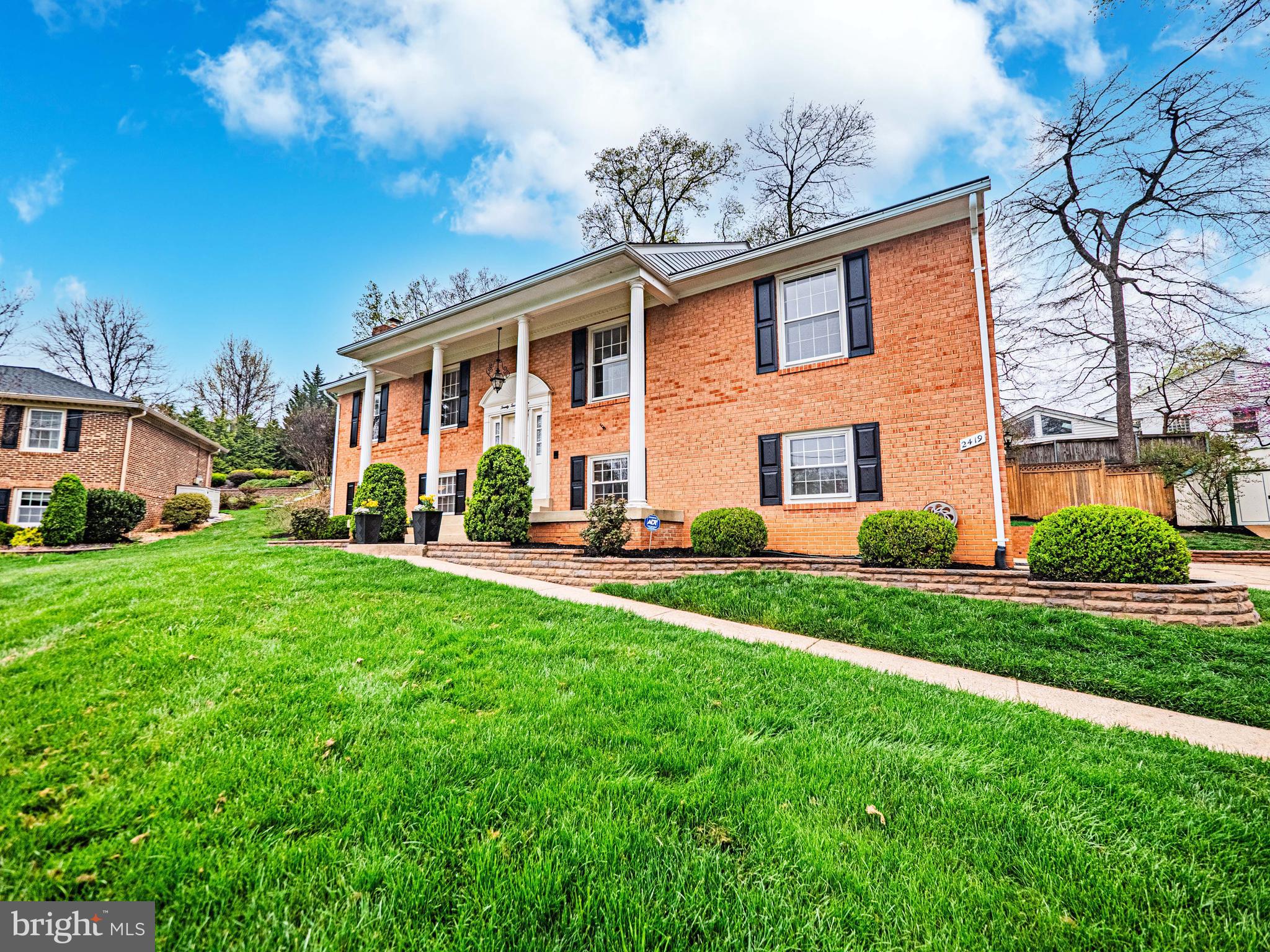 2419 CARON LANE