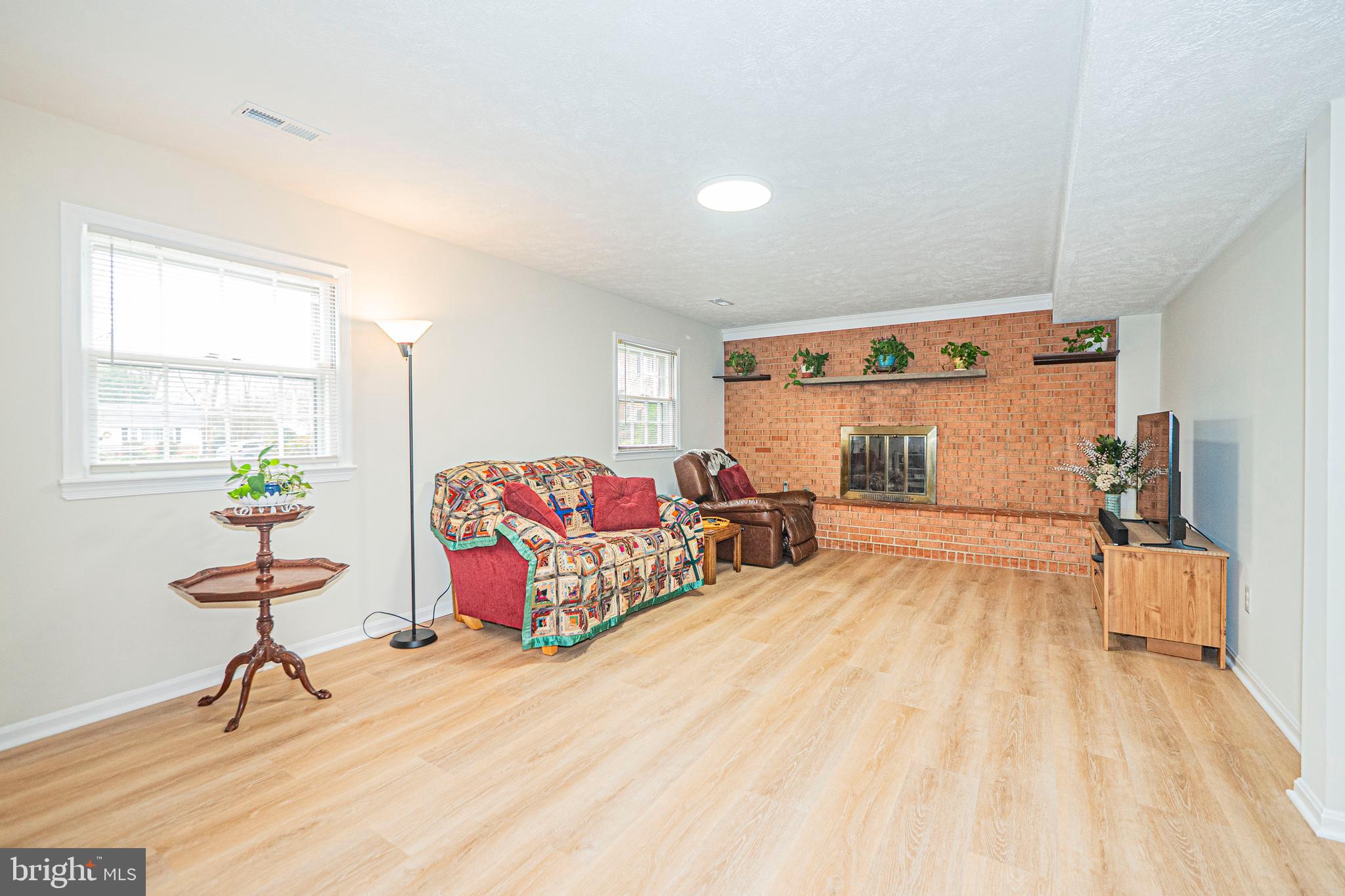 2419 CARON LANE
