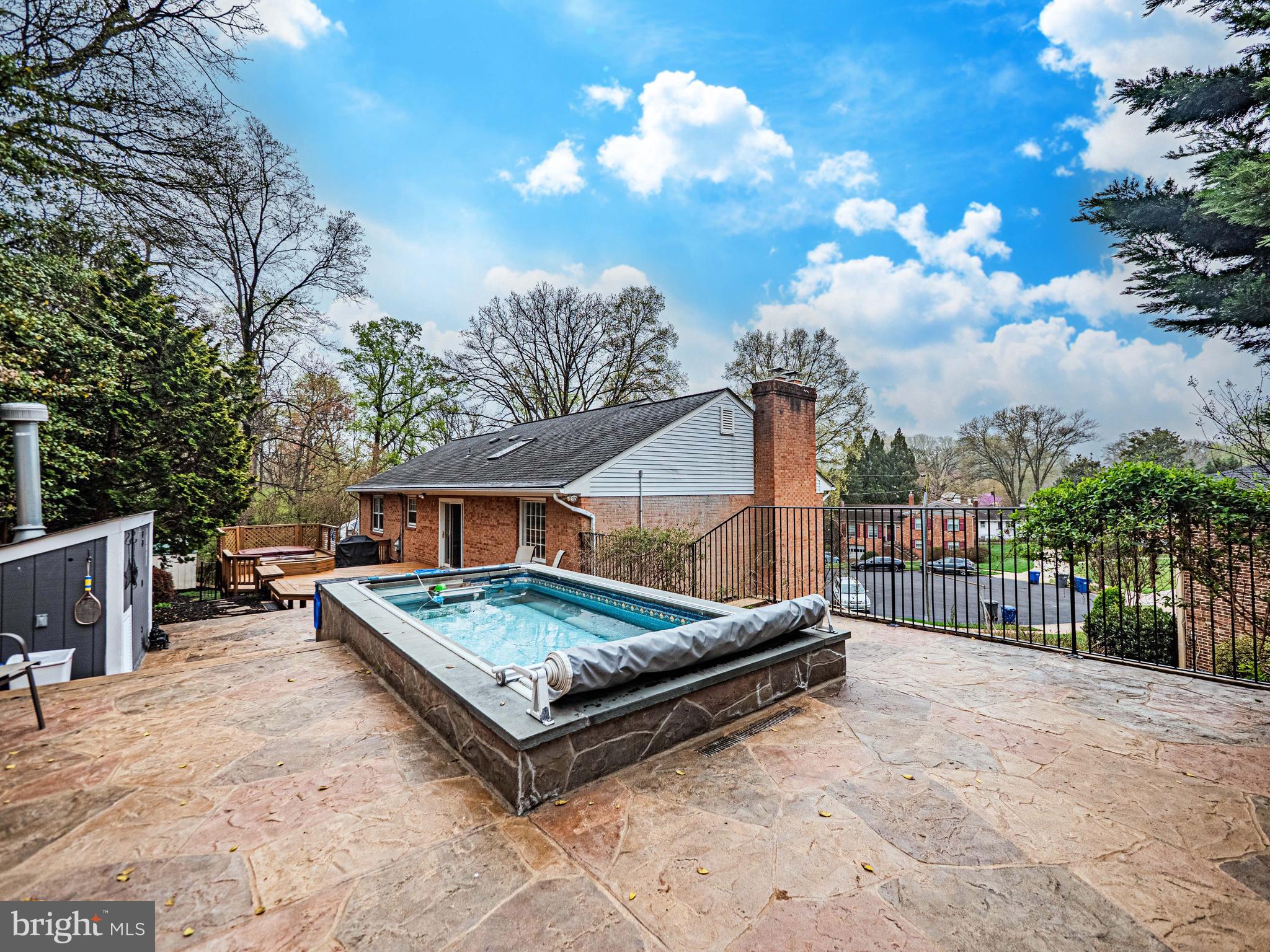2419 CARON LANE