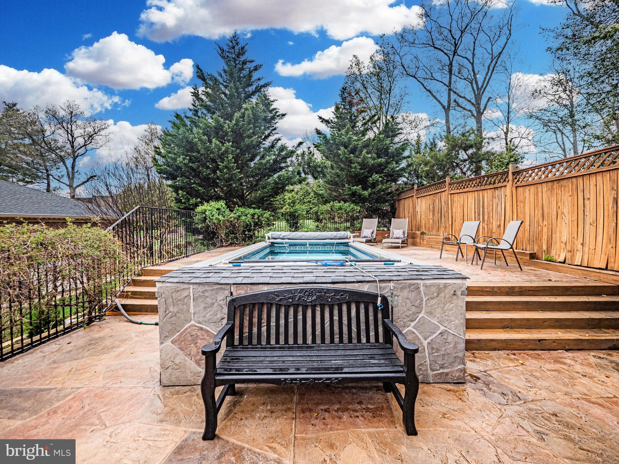 2419 CARON LANE