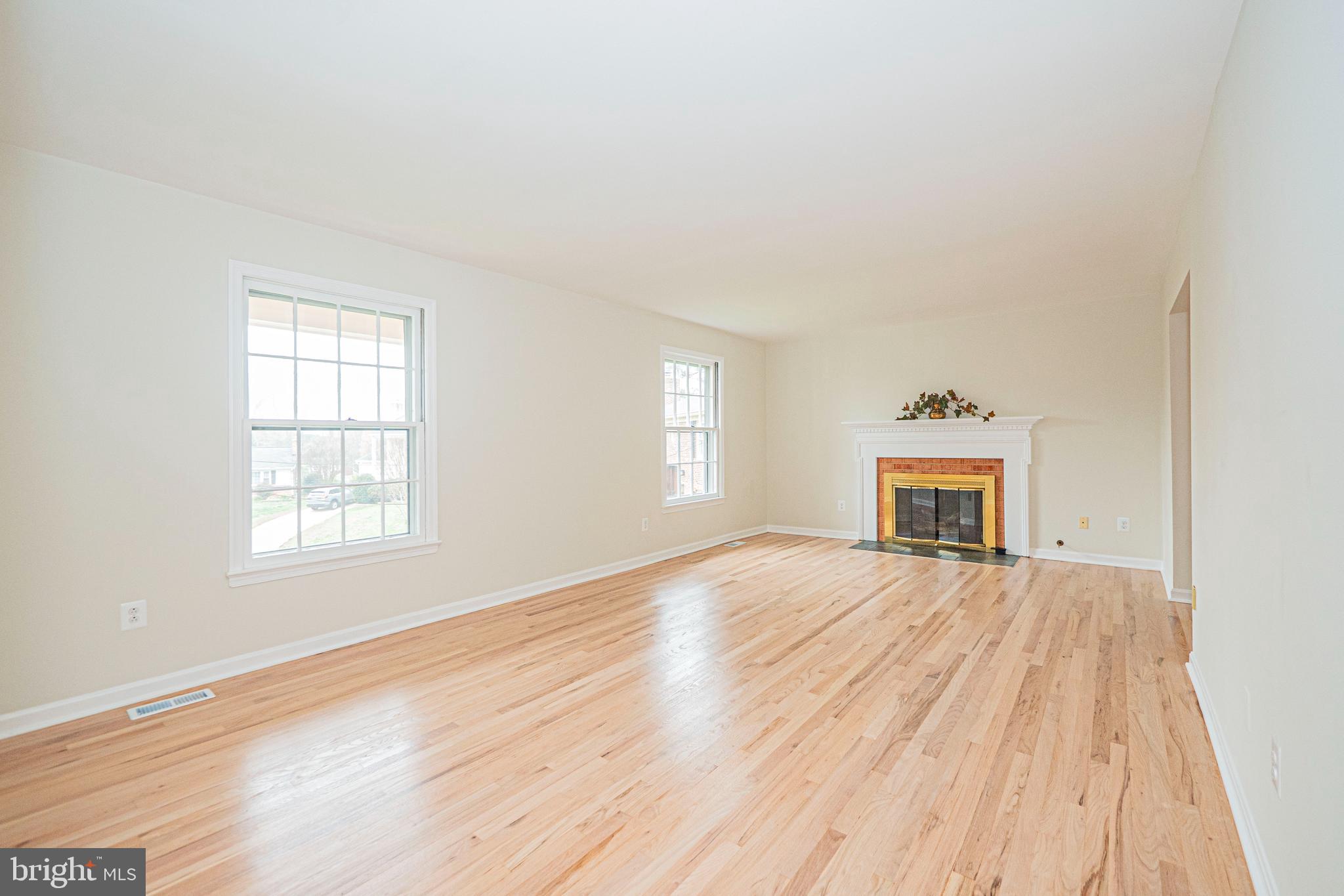 2419 CARON LANE