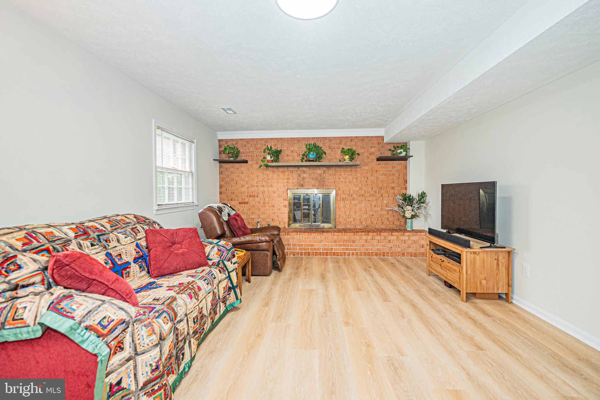 2419 CARON LANE