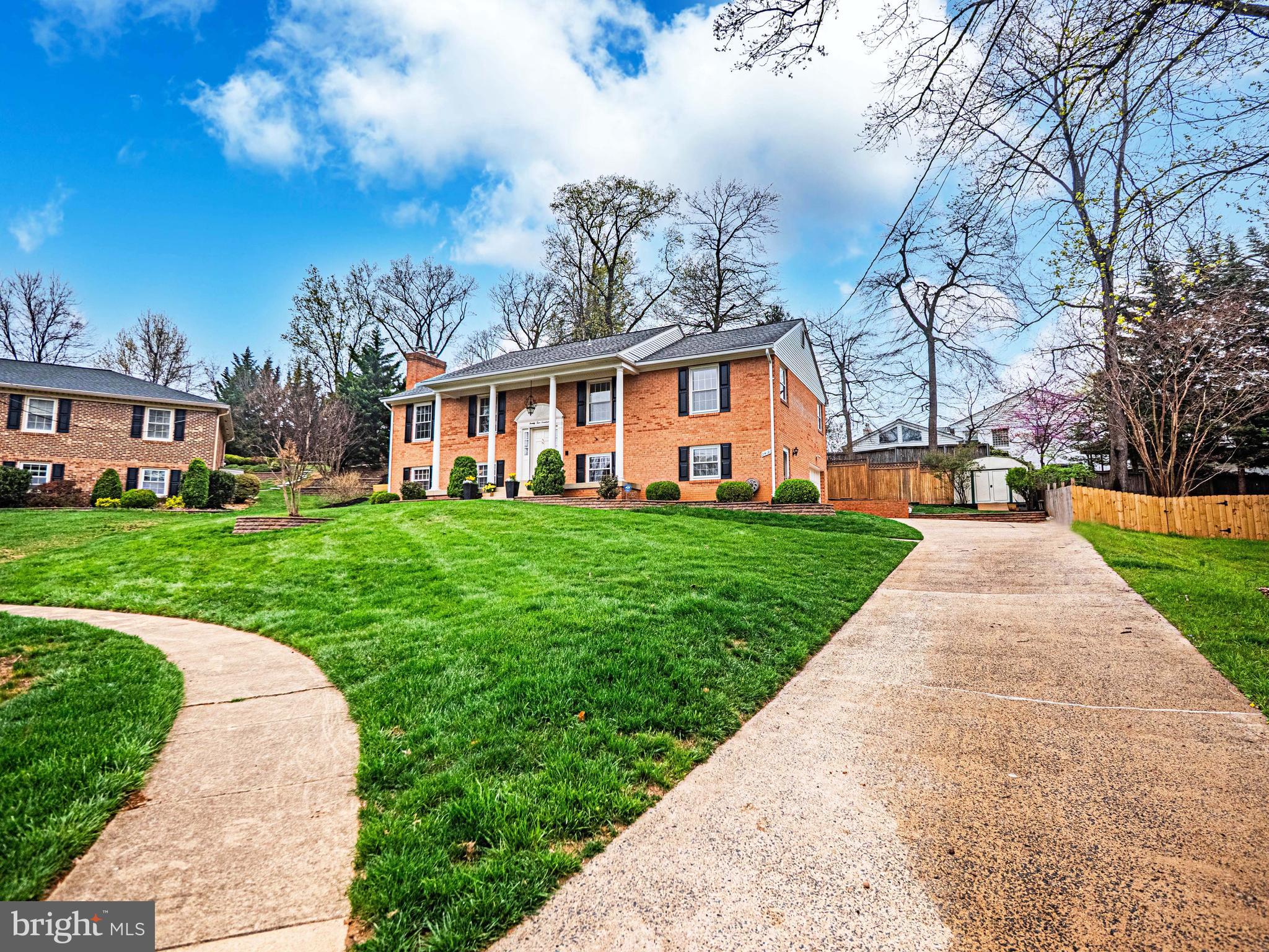 2419 CARON LANE