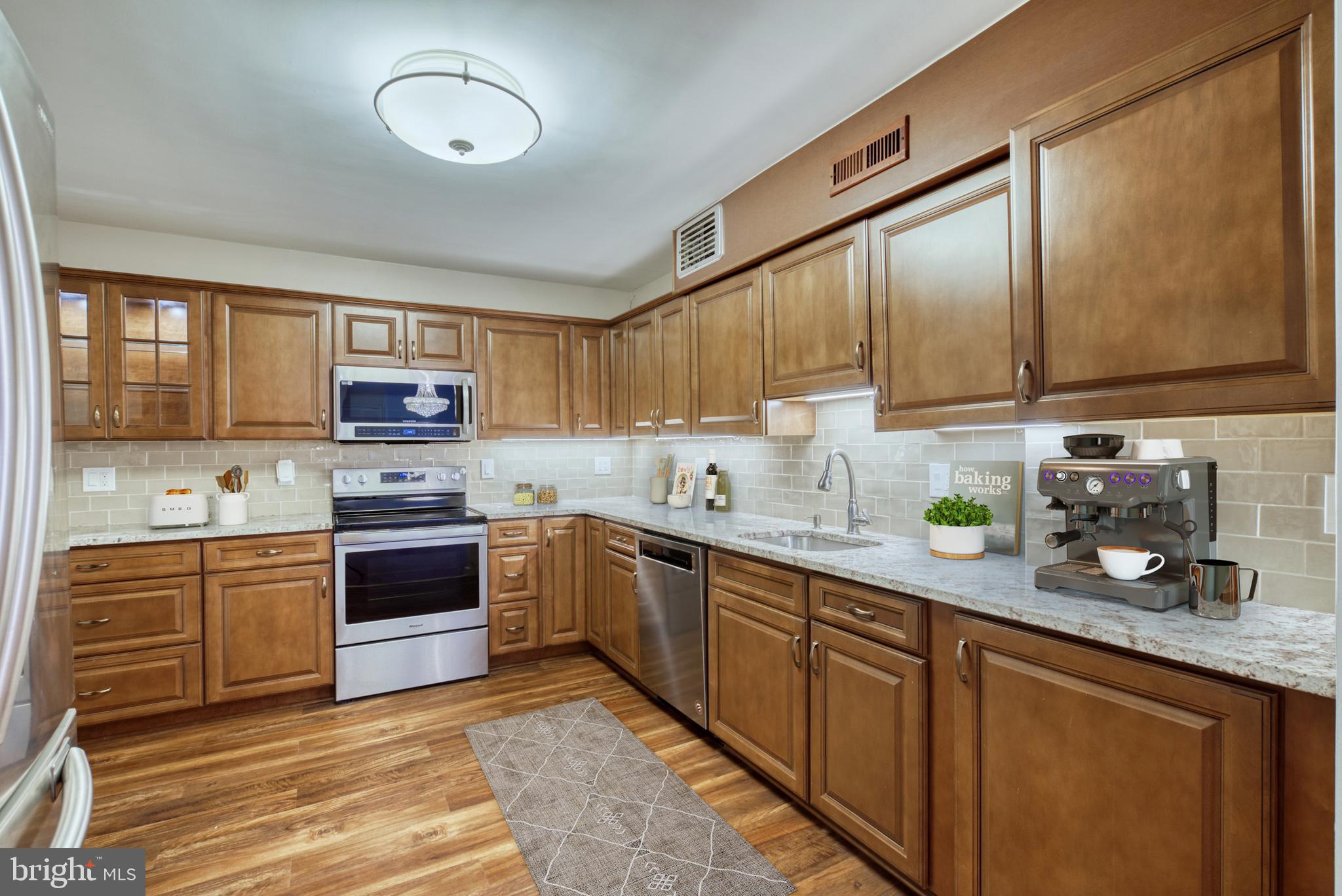 1800 OLD MEADOW ROAD 1006