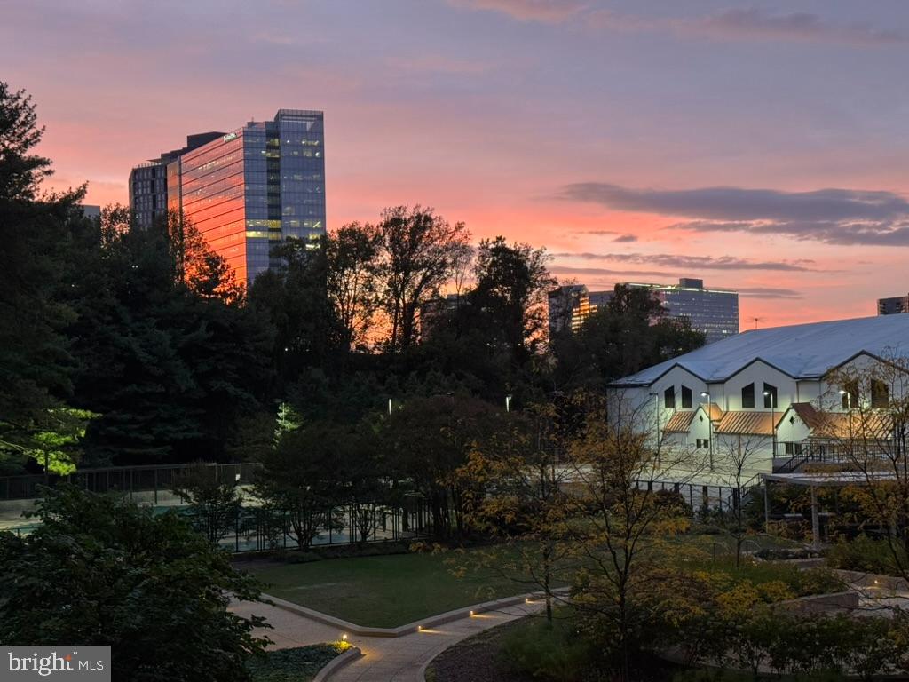 1800 OLD MEADOW ROAD 1006