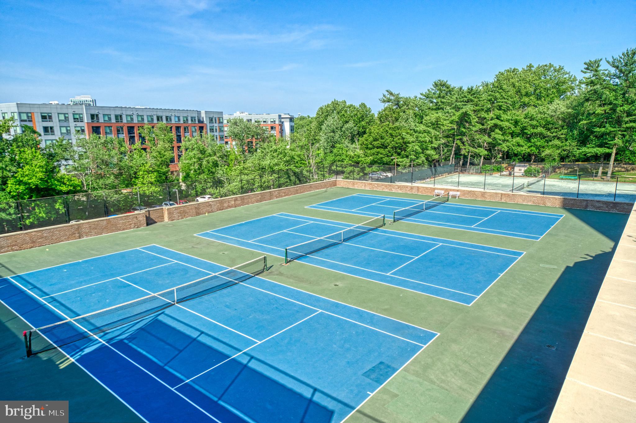 1800 OLD MEADOW ROAD 1006