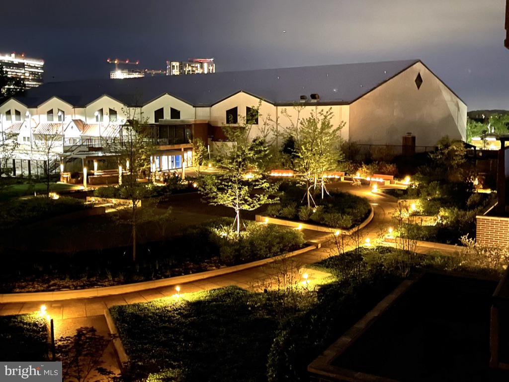 1800 OLD MEADOW ROAD 1006