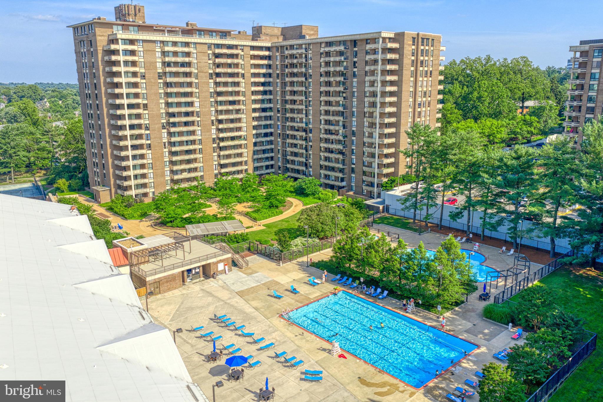 1800 OLD MEADOW ROAD 1006