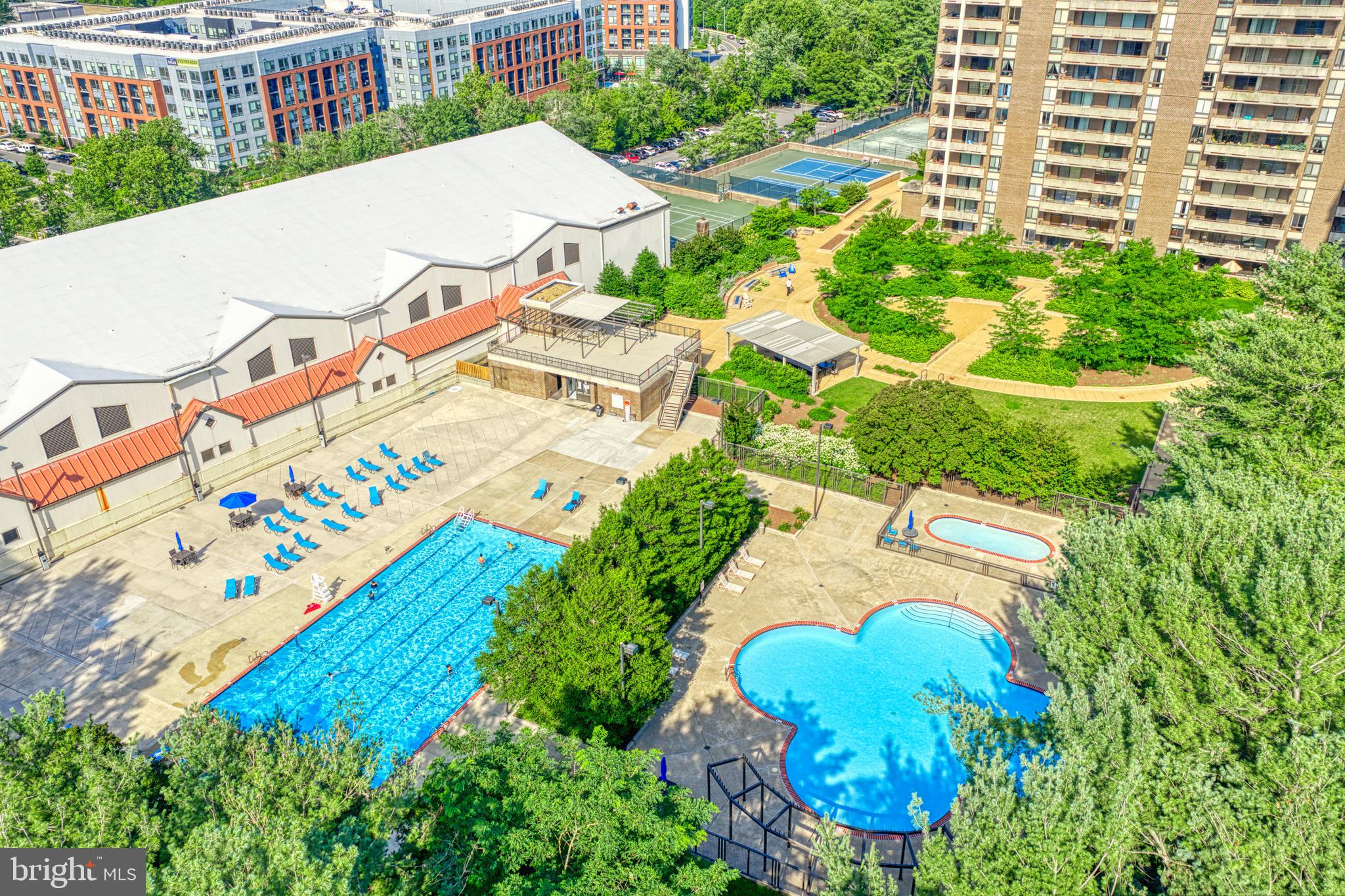 1800 OLD MEADOW ROAD 1006