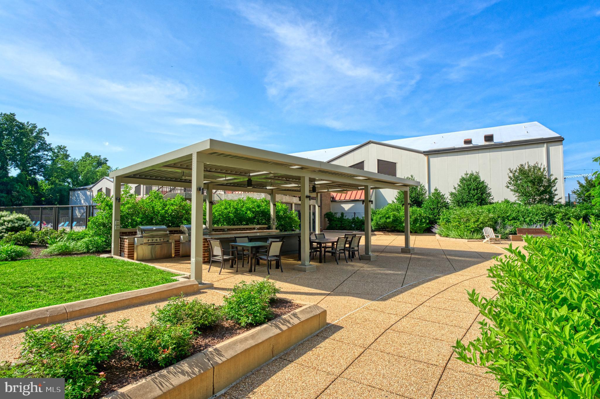 1800 OLD MEADOW ROAD 1006