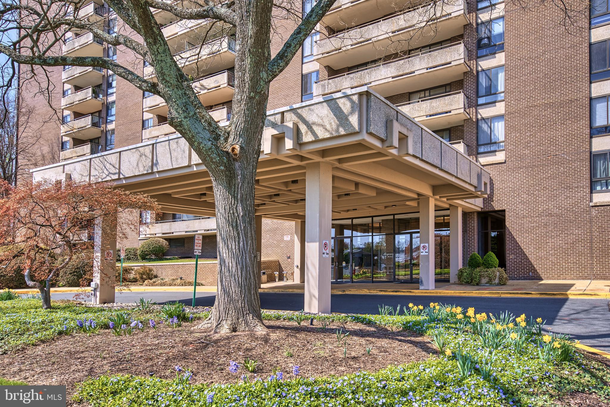 1800 OLD MEADOW ROAD 1006