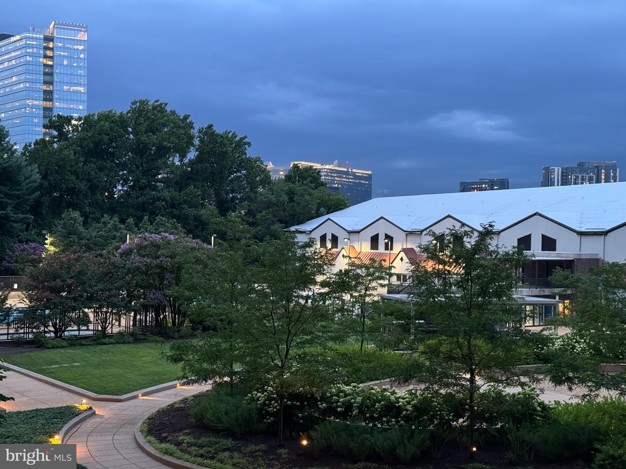 1800 OLD MEADOW ROAD 1006