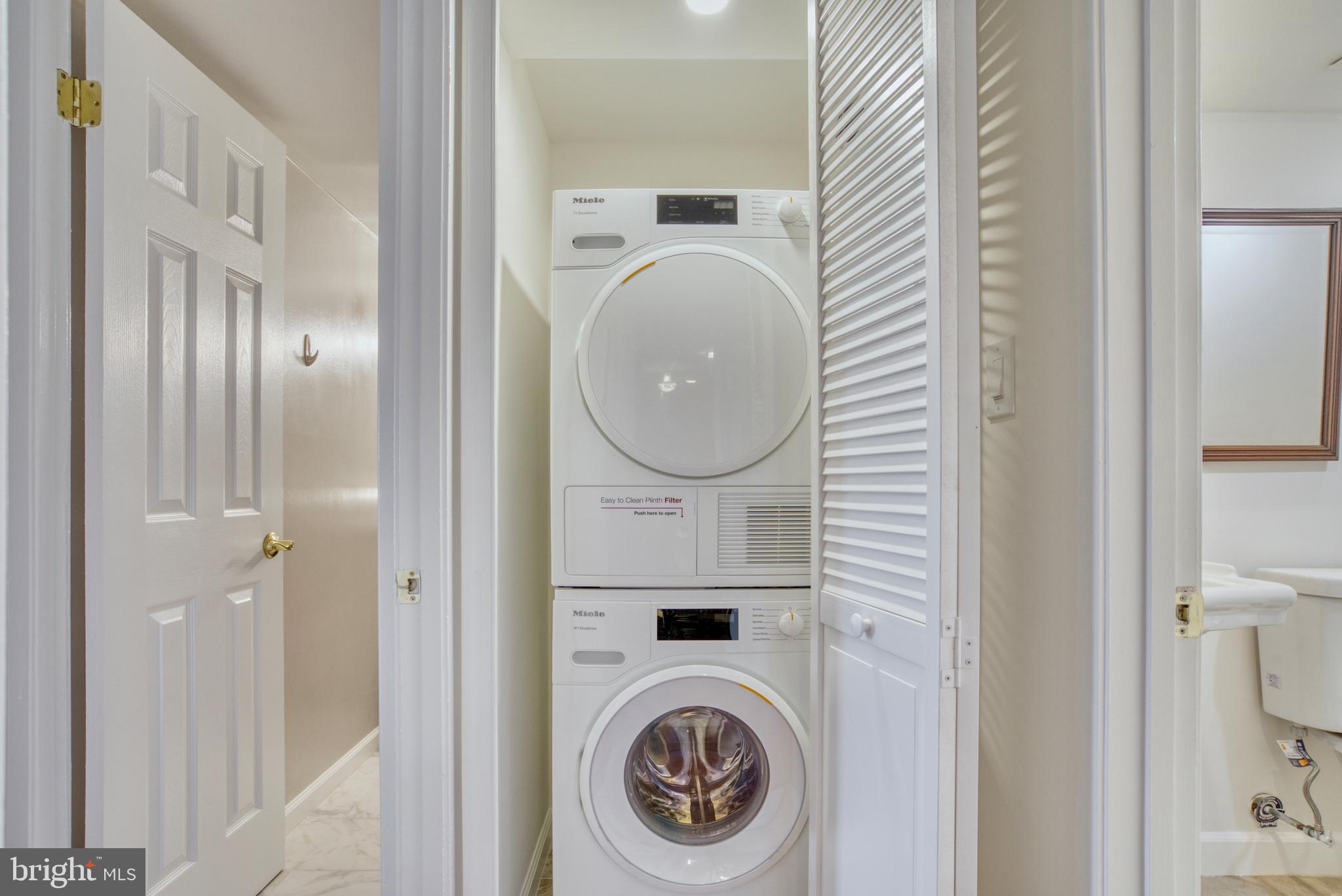 1800 OLD MEADOW ROAD 1006