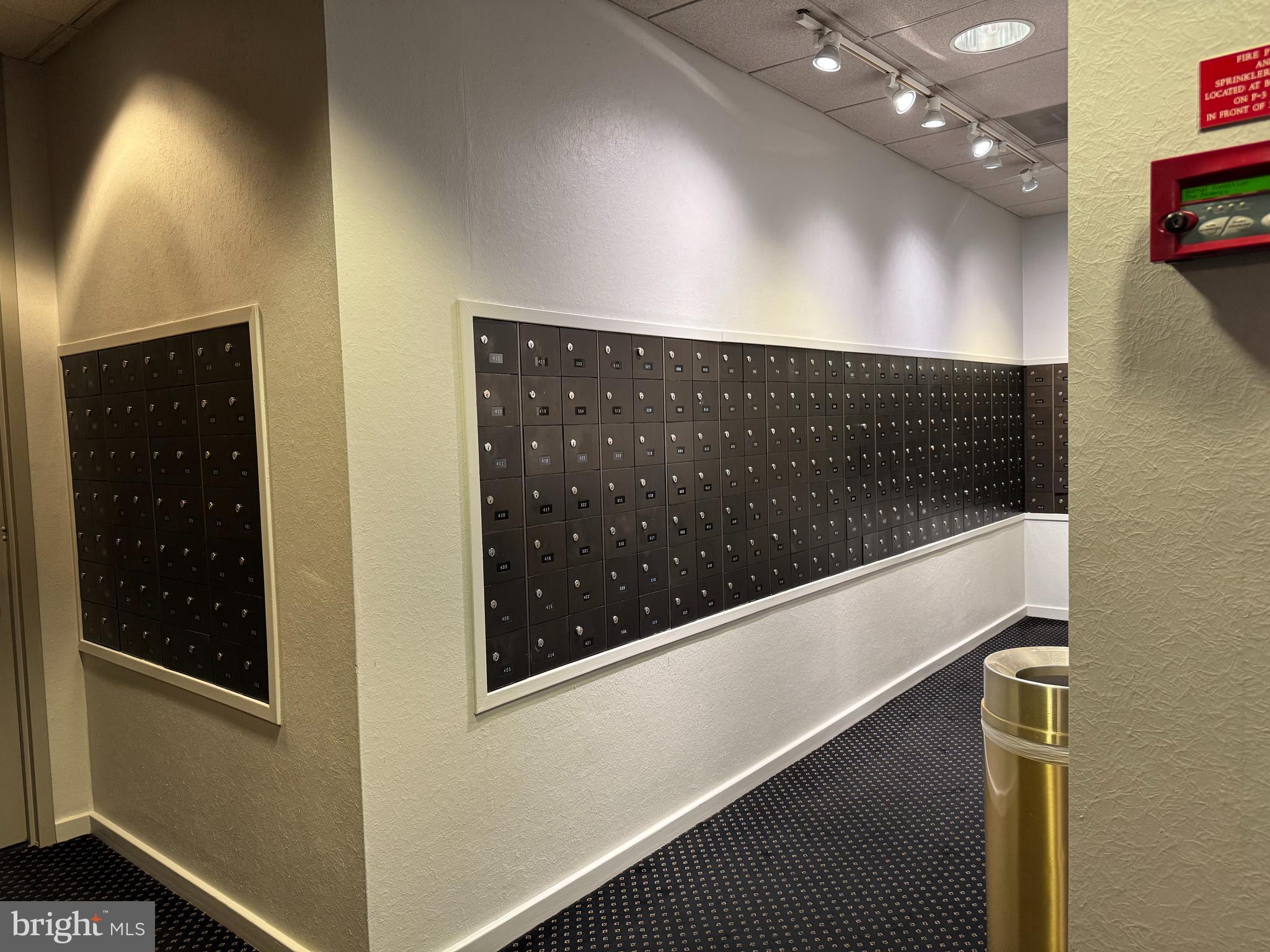 1800 OLD MEADOW ROAD 1006