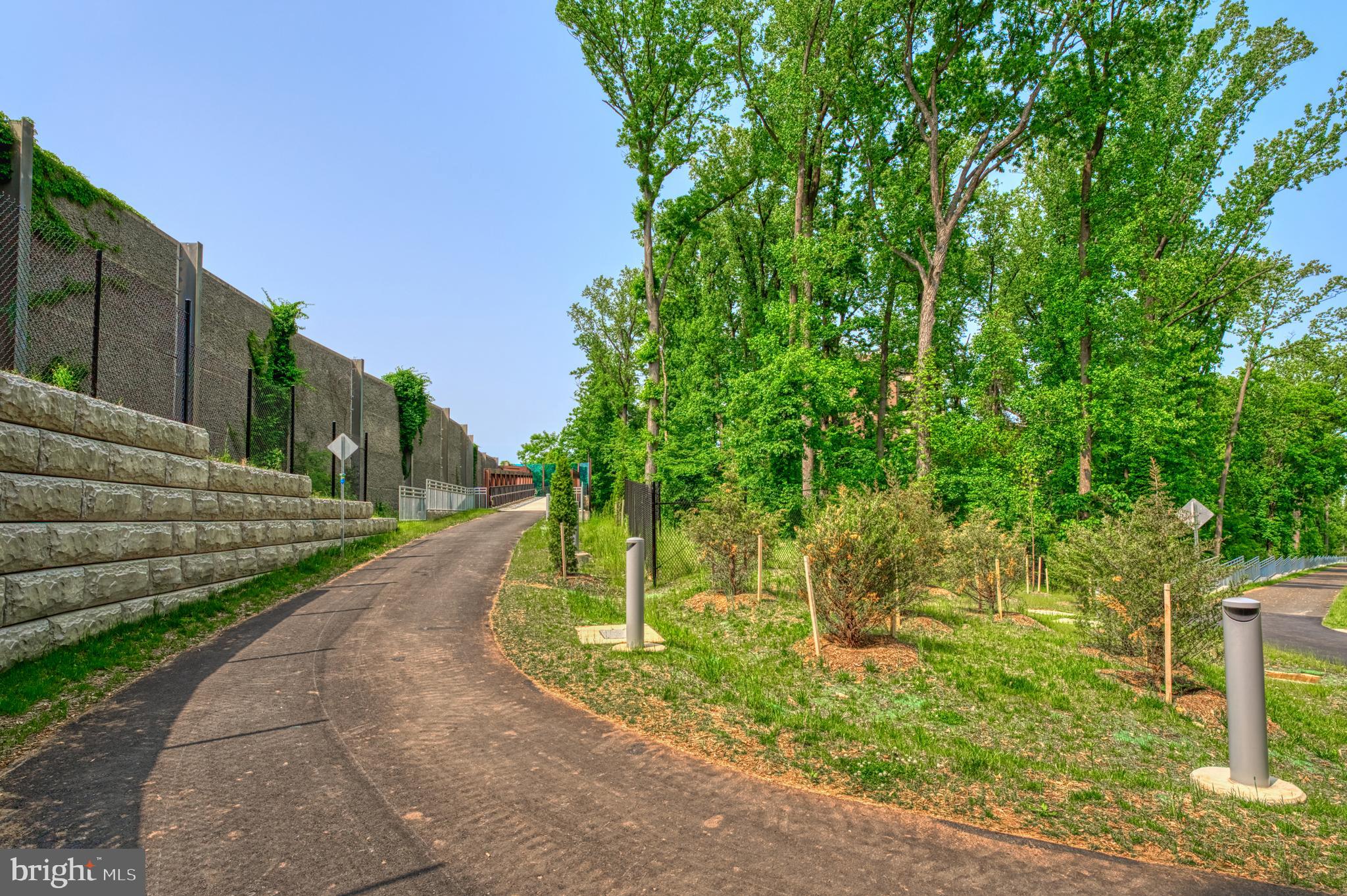 1800 OLD MEADOW ROAD 1006