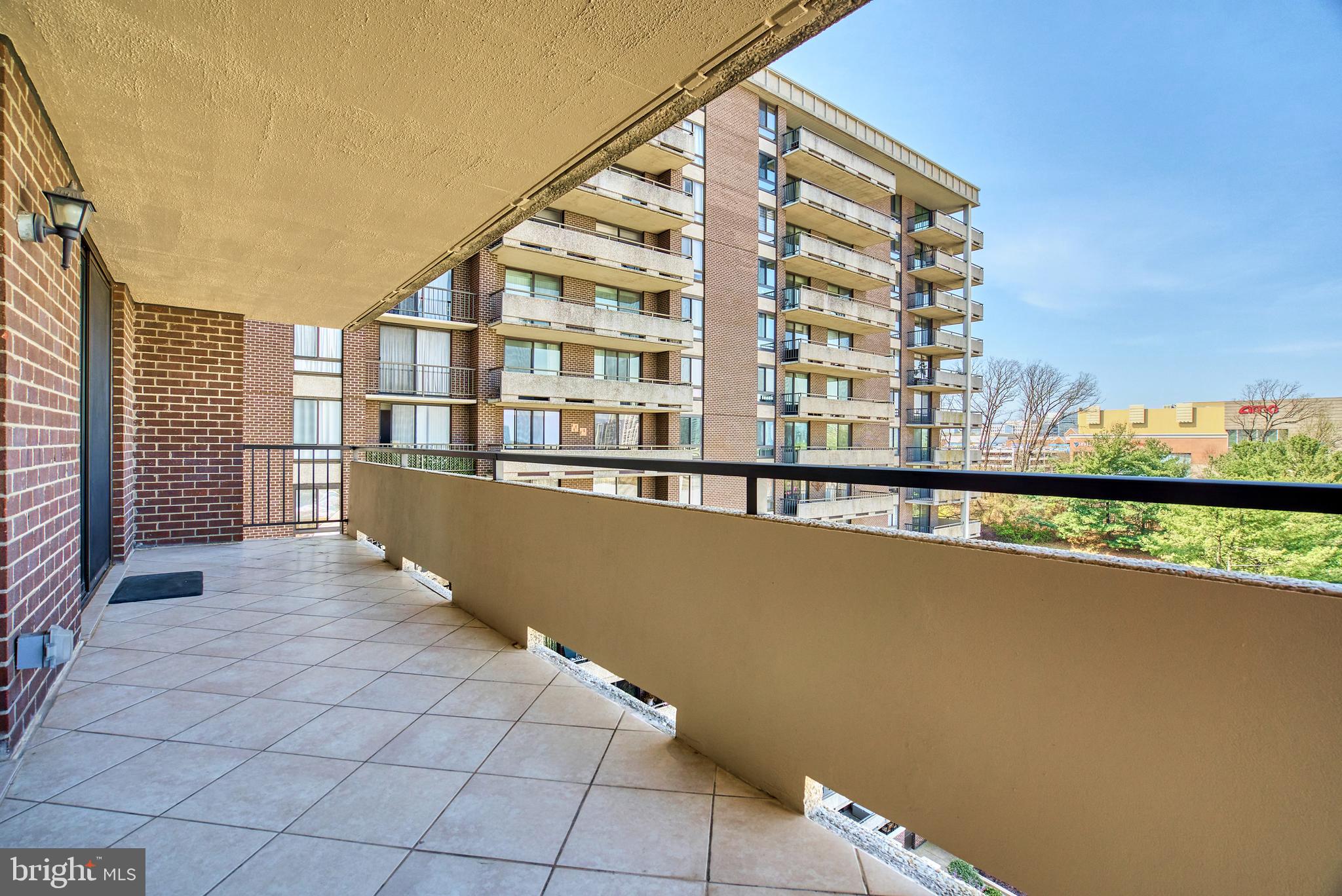 1800 OLD MEADOW ROAD 1006