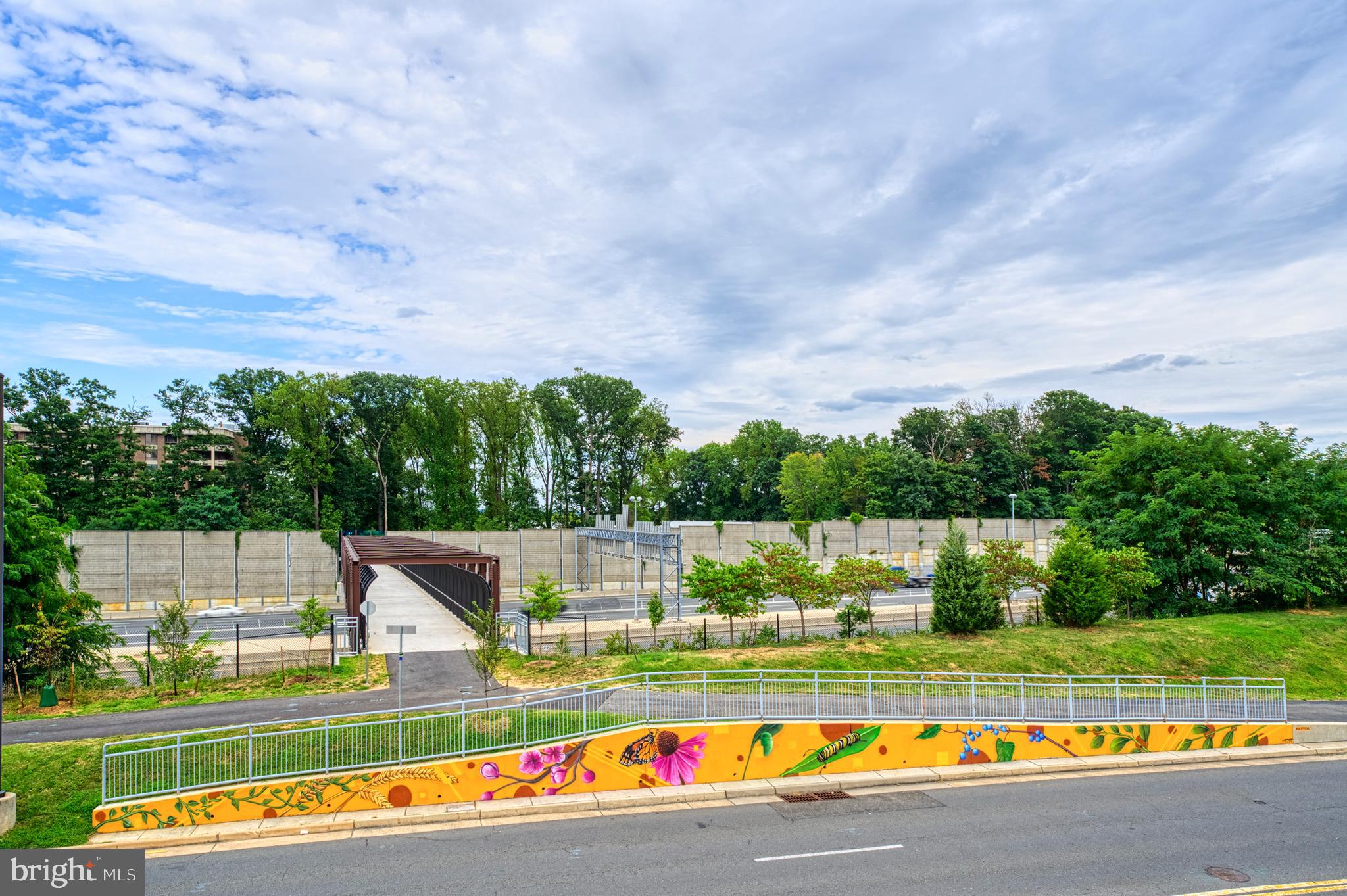 1800 OLD MEADOW ROAD 1006