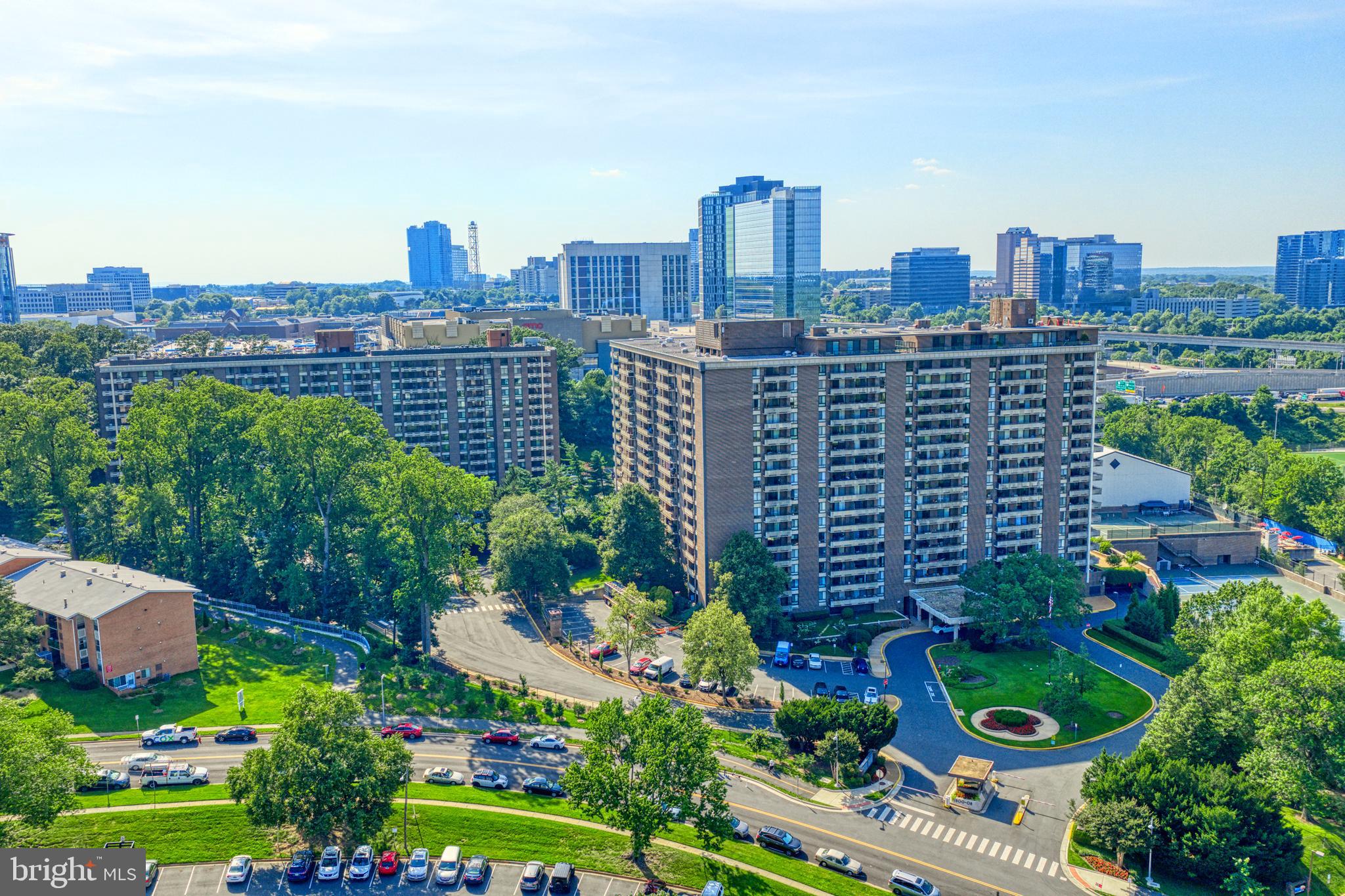 1800 OLD MEADOW ROAD 1006