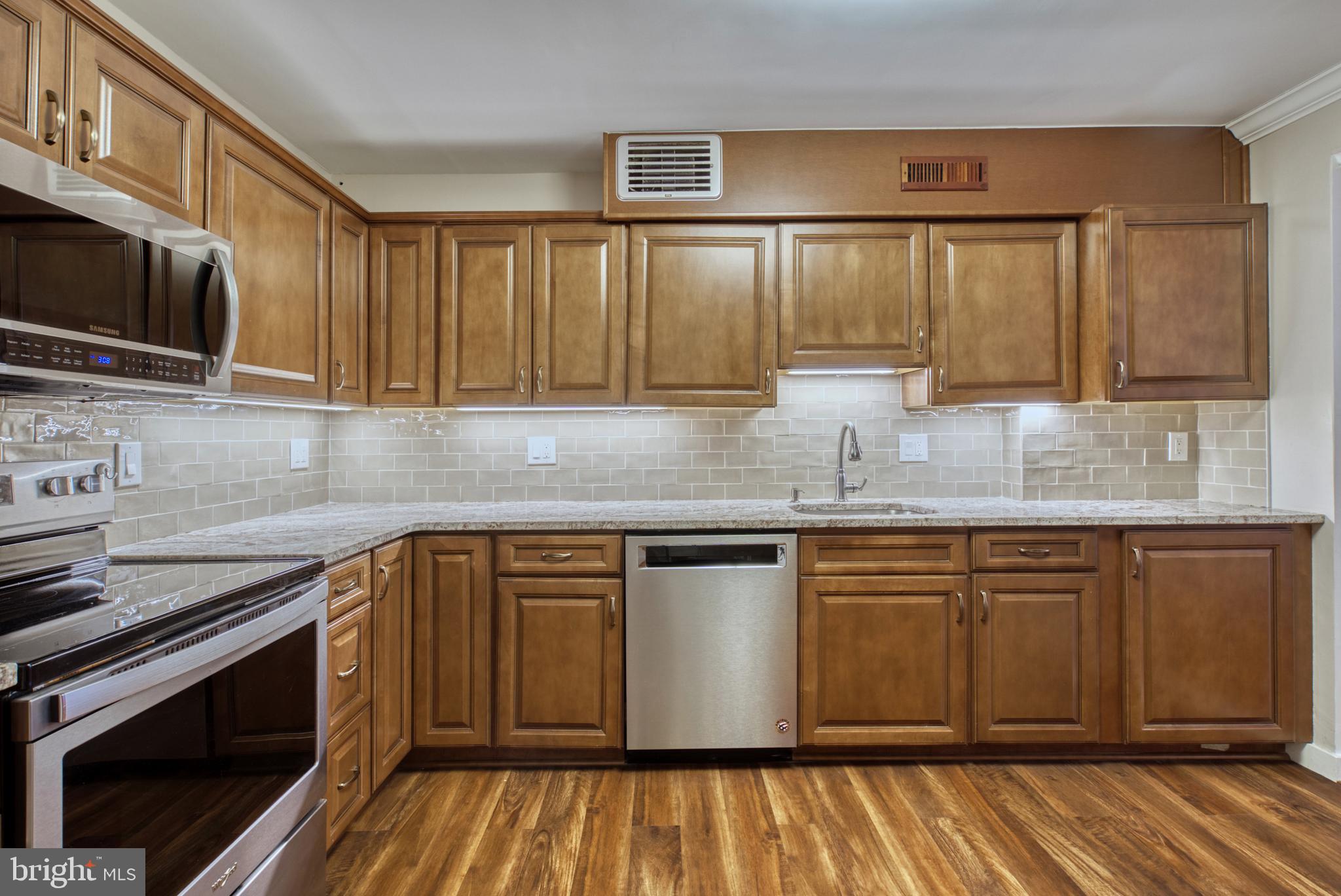 1800 OLD MEADOW ROAD 1006