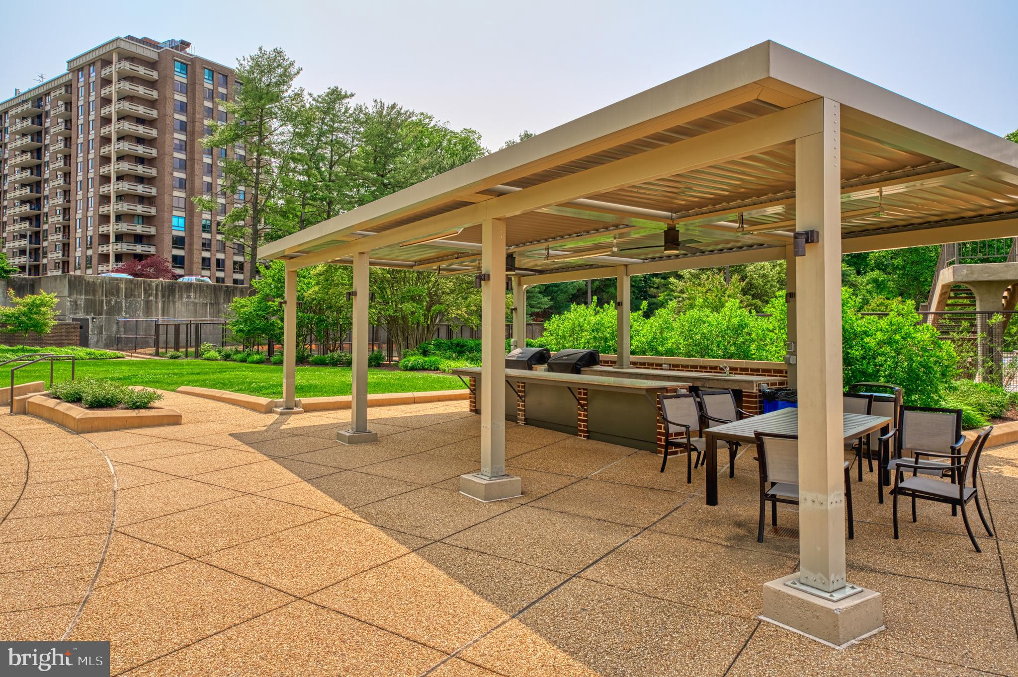 1800 OLD MEADOW ROAD 1006