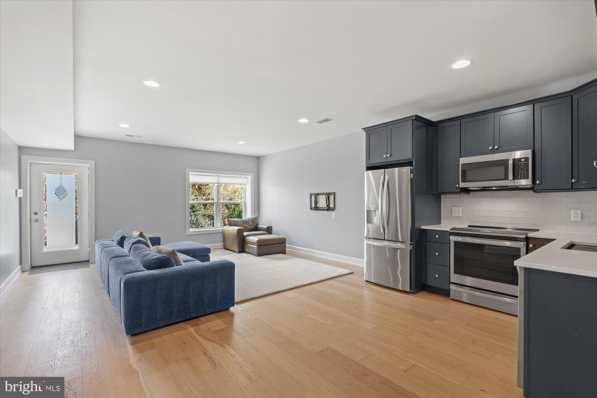 8112 WINGFIELD PLACE