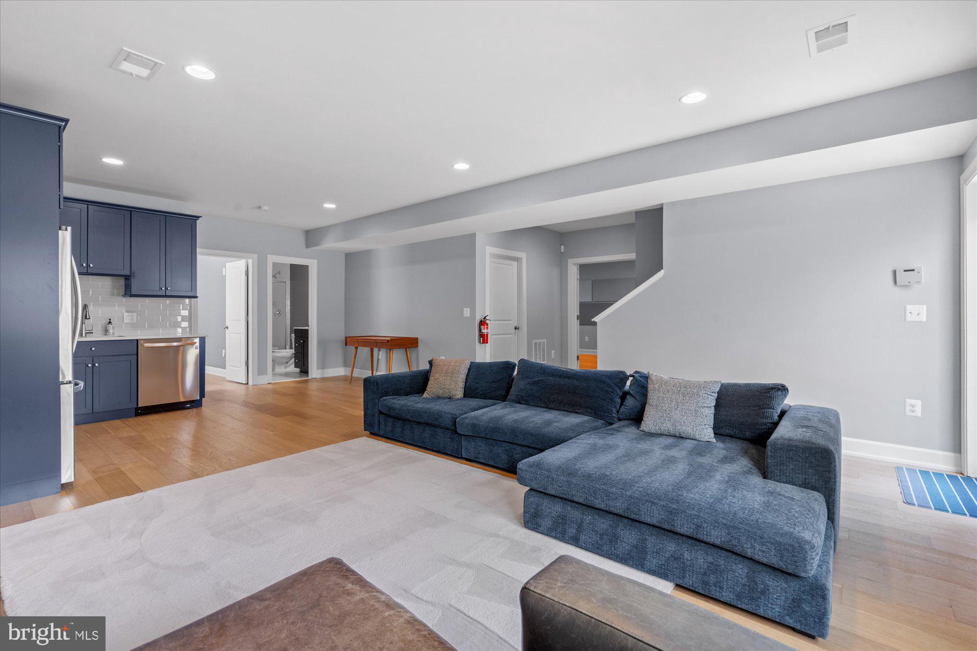 8112 WINGFIELD PLACE