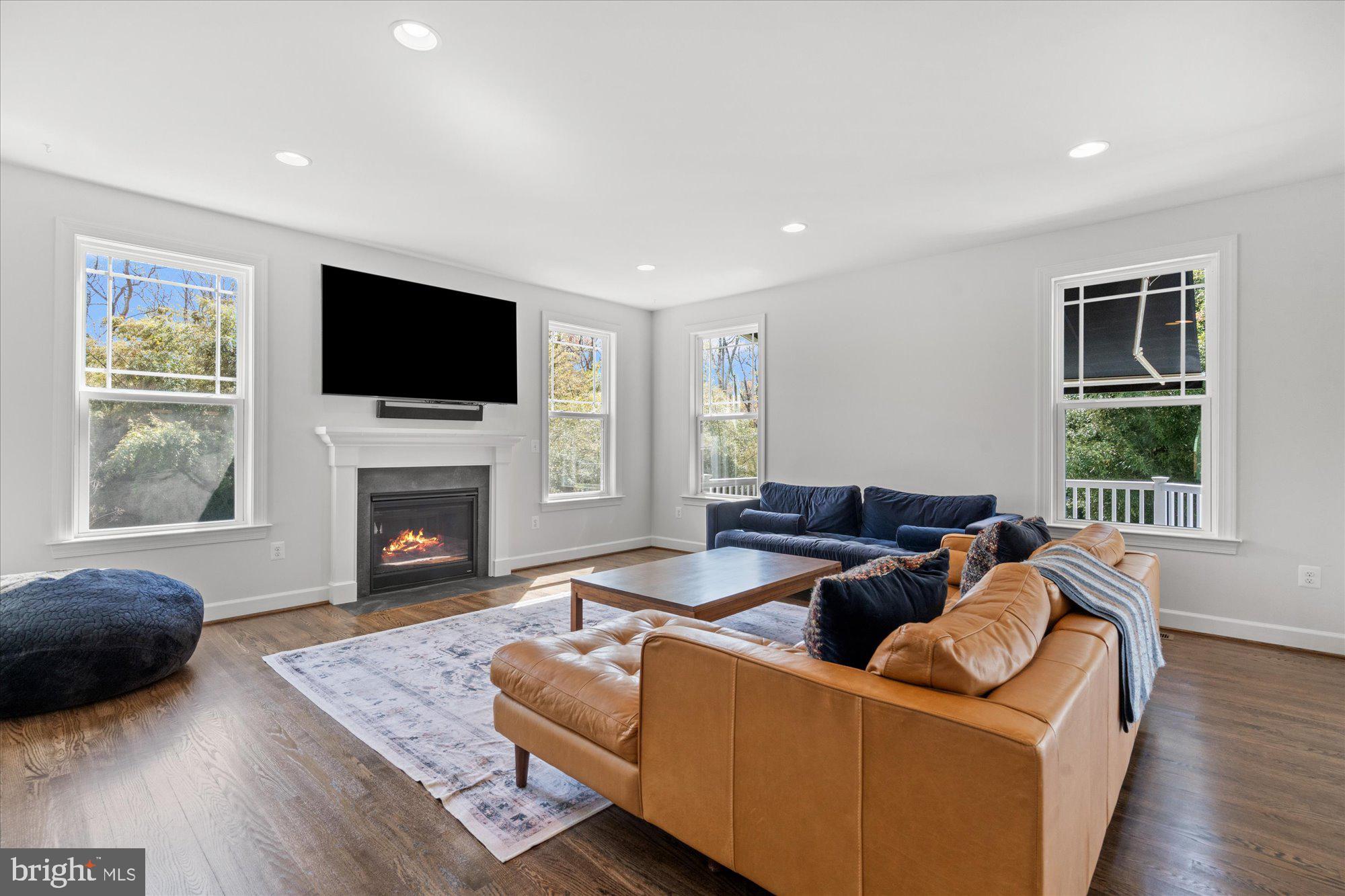 8112 WINGFIELD PLACE