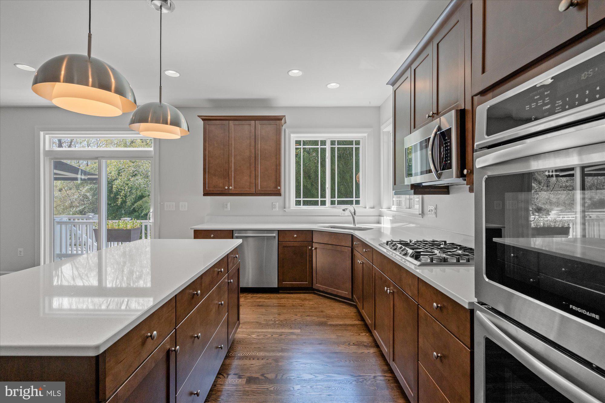 8112 WINGFIELD PLACE