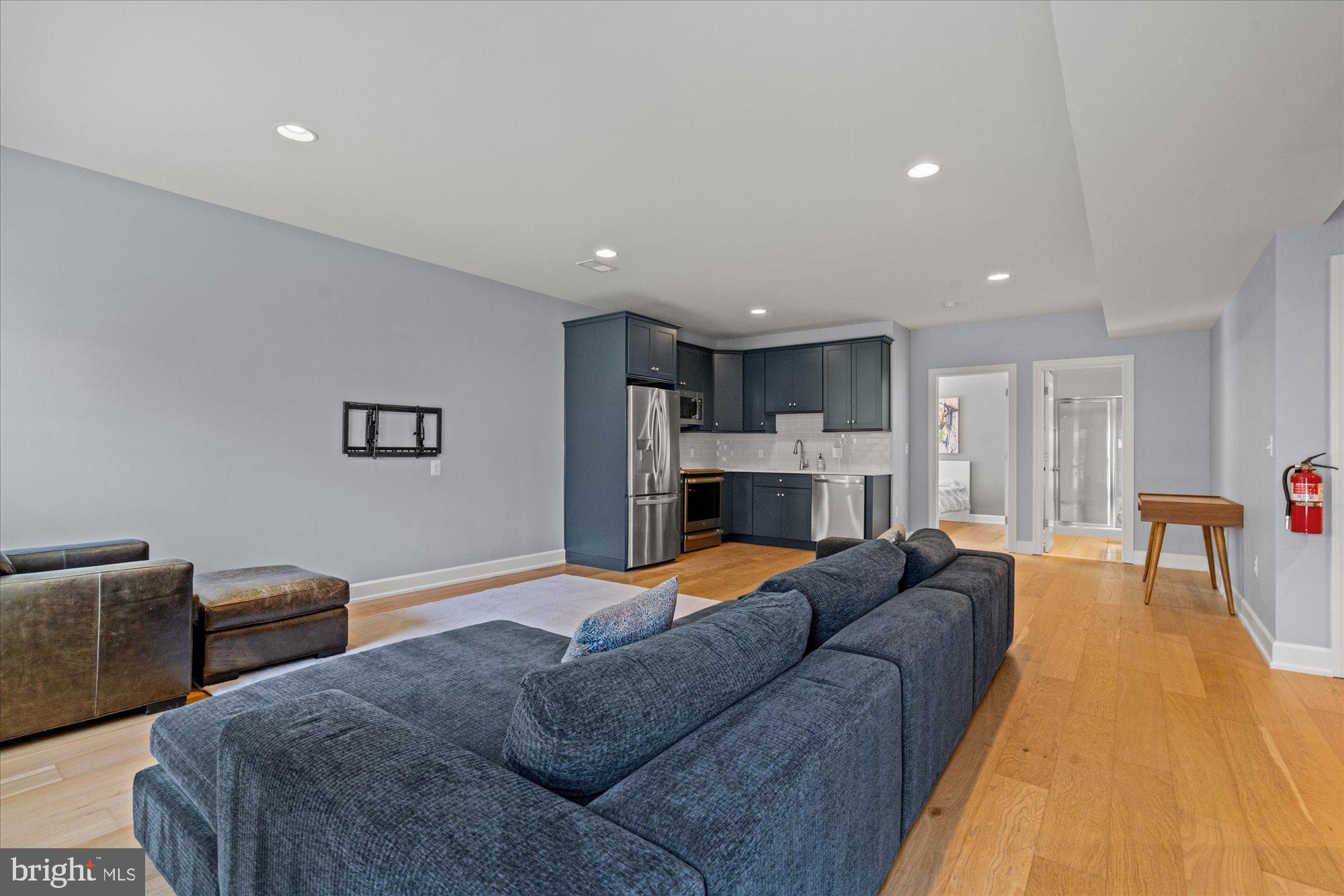 8112 WINGFIELD PLACE