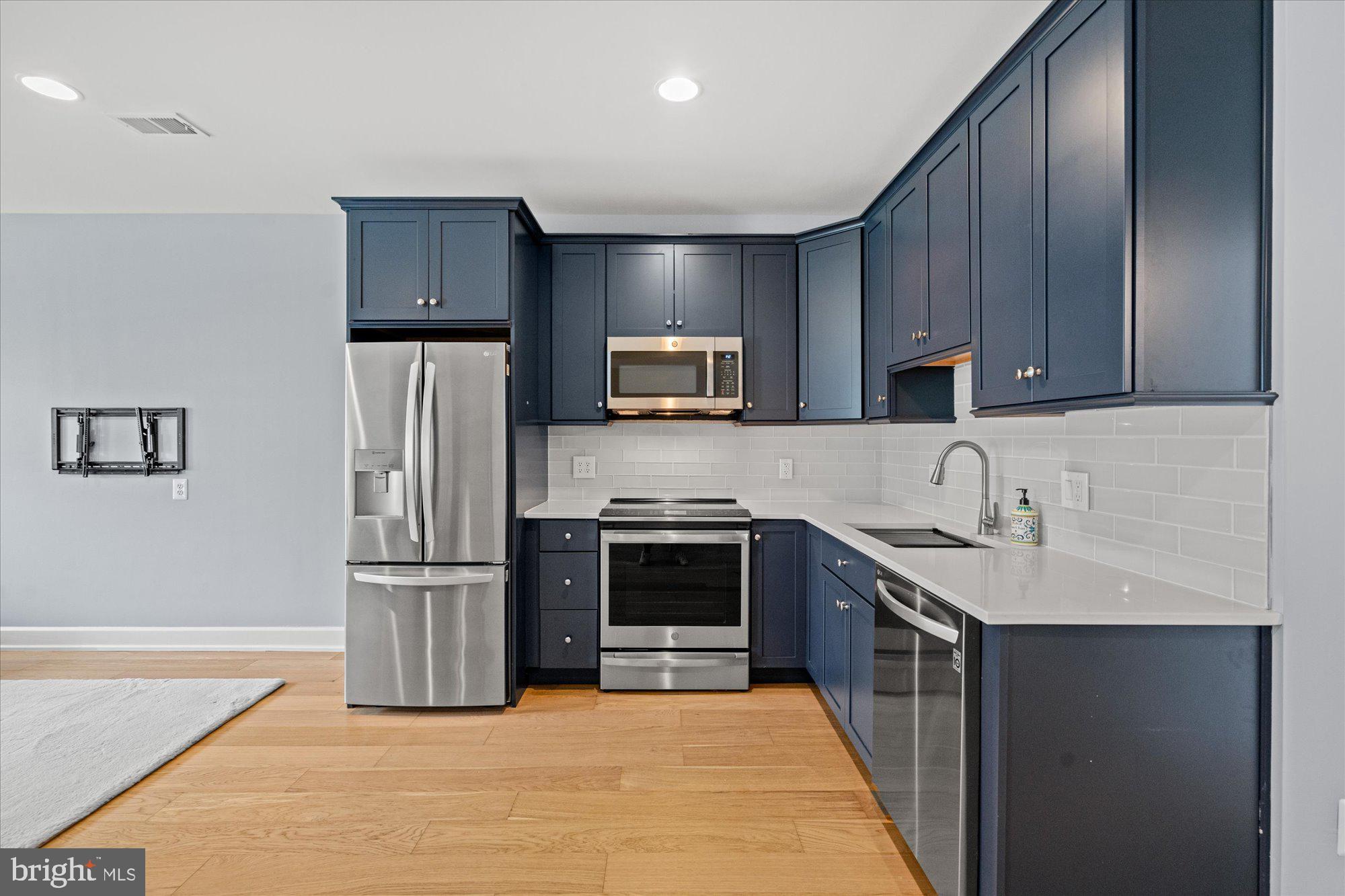 8112 WINGFIELD PLACE