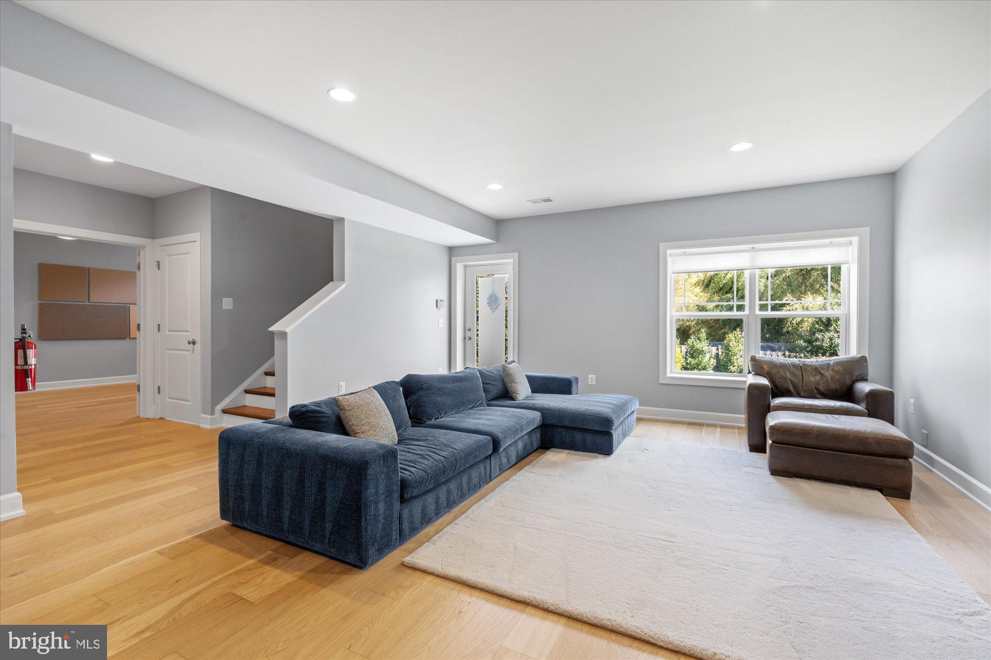 8112 WINGFIELD PLACE