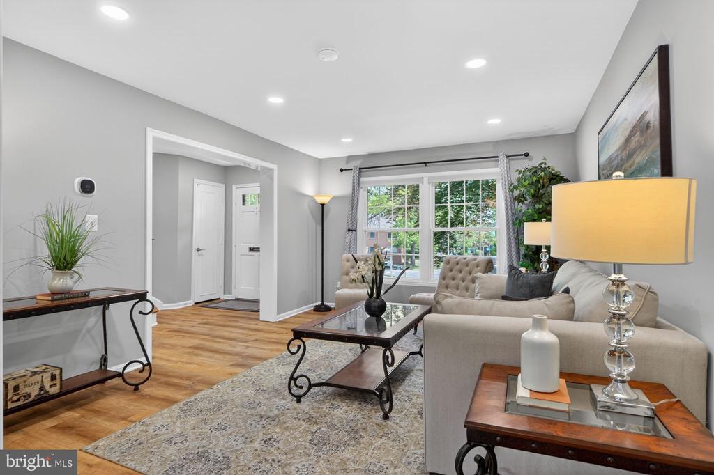 8426 GRENOBLE COURT