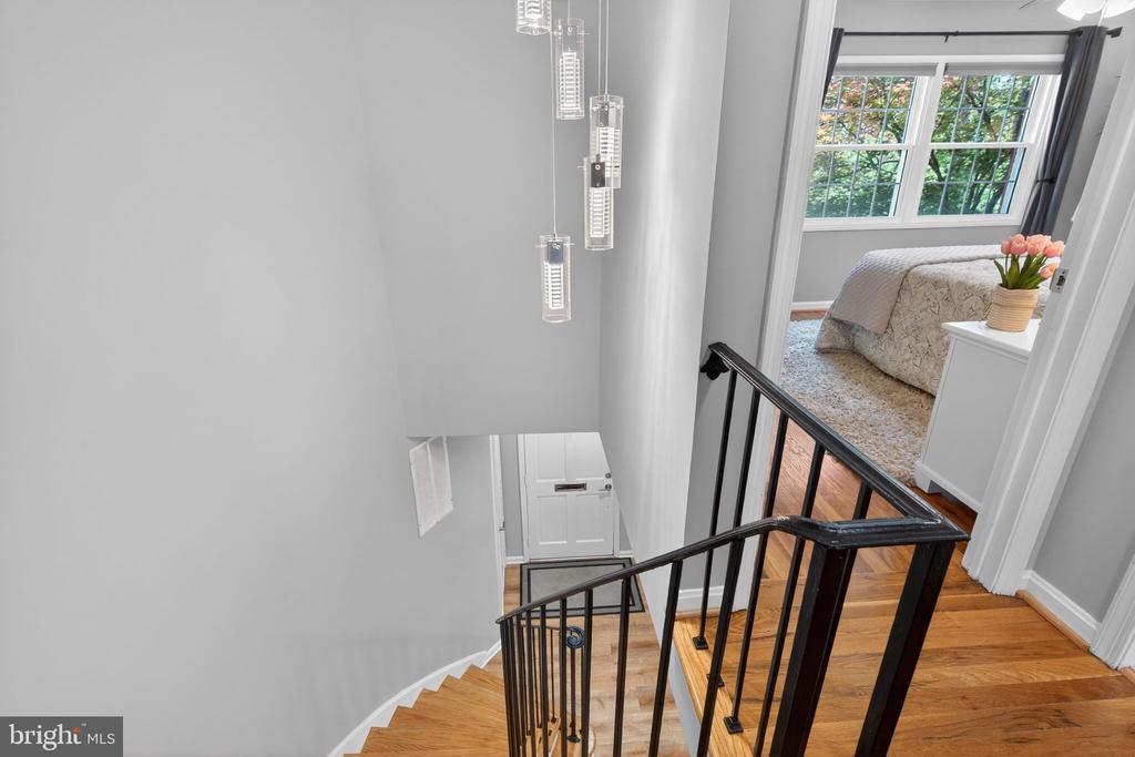 8426 GRENOBLE COURT