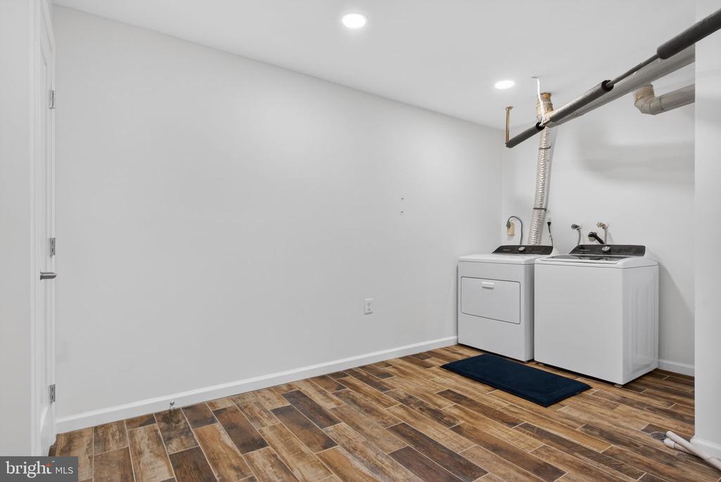8426 GRENOBLE COURT