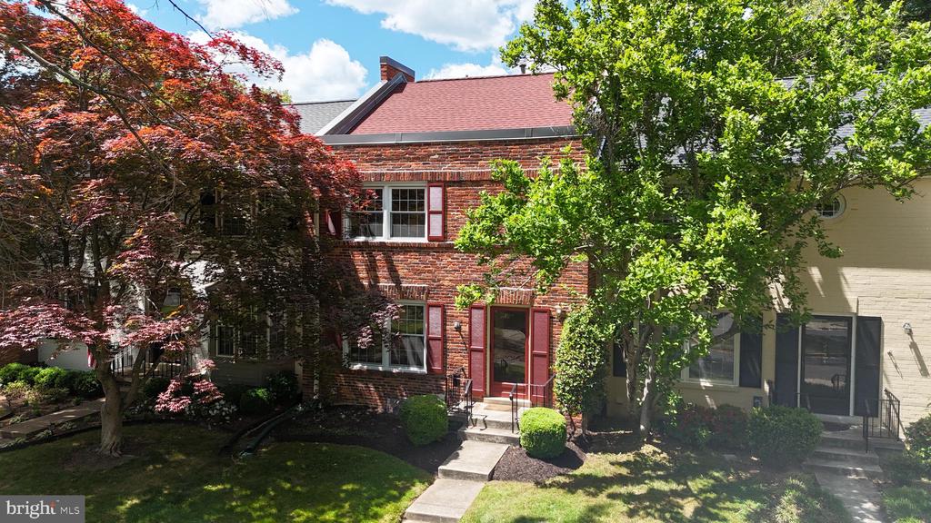 8426 GRENOBLE COURT