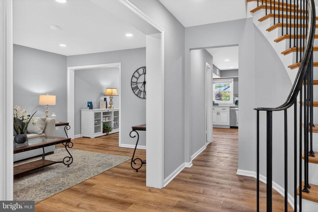 8426 GRENOBLE COURT