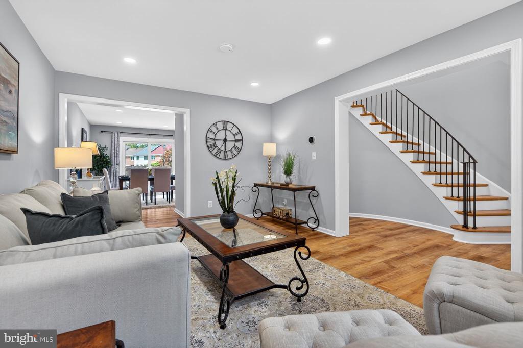 8426 GRENOBLE COURT