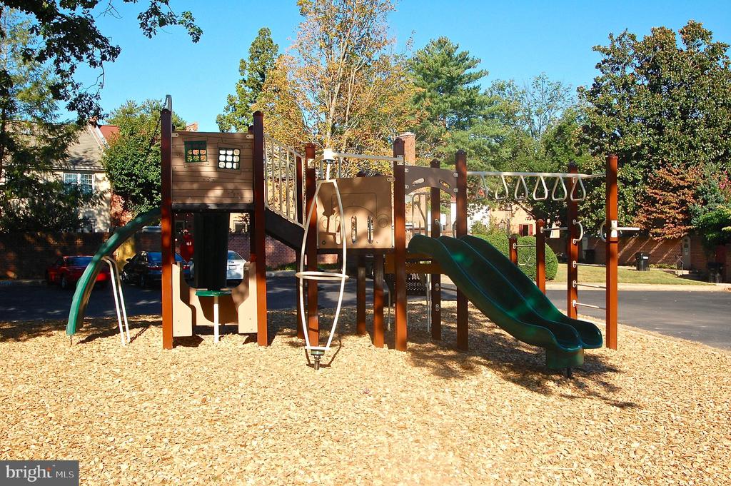 8426 GRENOBLE COURT